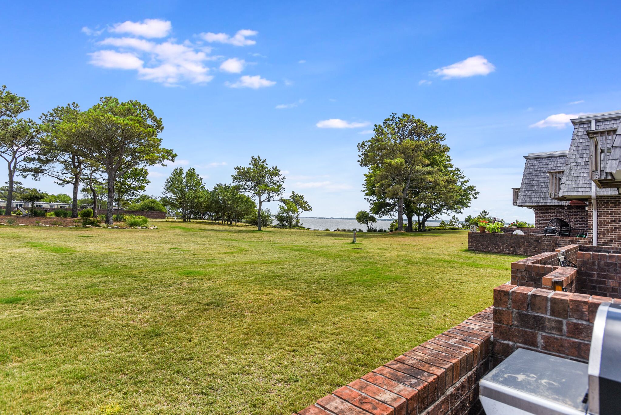 Delightful Dolphin: Soundside with sound views, community pool and tennis court,