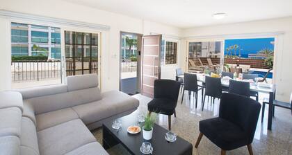 Villa Lottie, moderne 4BDR Protaras Villa mit Pool, nahe am Strand