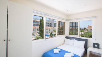 4 soverom, safe på rommet, strykejern/-brett og reiseseng for barn