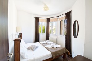 3 bedrooms, in-room safe, iron/ironing board, travel cot - Villa Carly, Modern 3BDR Pernera Villa with Pool, Very Close to the Beach (Pernera)