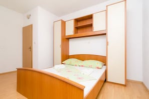 1 habitación, internet y ropa de cama