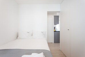 1 bedroom, iron/ironing board, free WiFi, bed sheets - FLH Ajuda Modern Apartment (Lisbon)