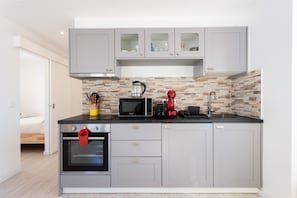 Fridge, microwave, oven, coffee/tea maker