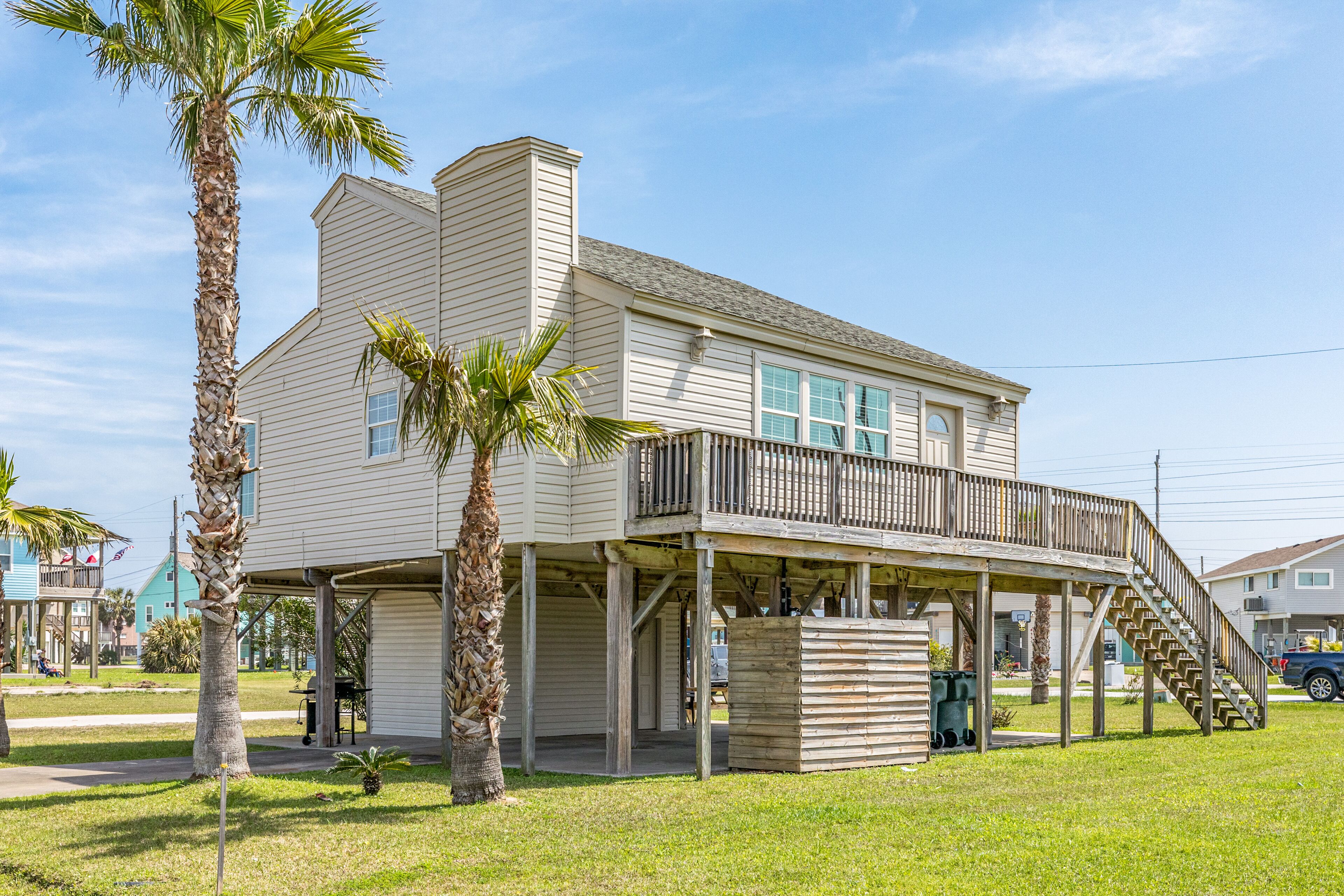New listing! Beautiful, spacious home w/ views & short walk to the beach
