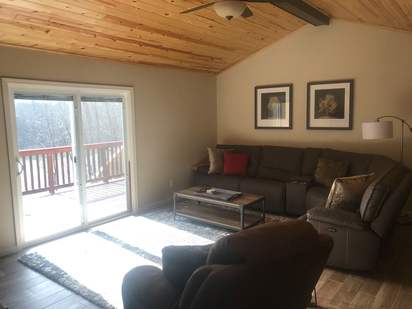 Spectacular lake view! Cozy updated lake front house, with kayaks, Pet Friendly!