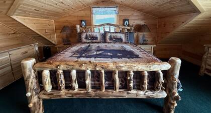 Cabin with a View * Yellowstone/National Forest