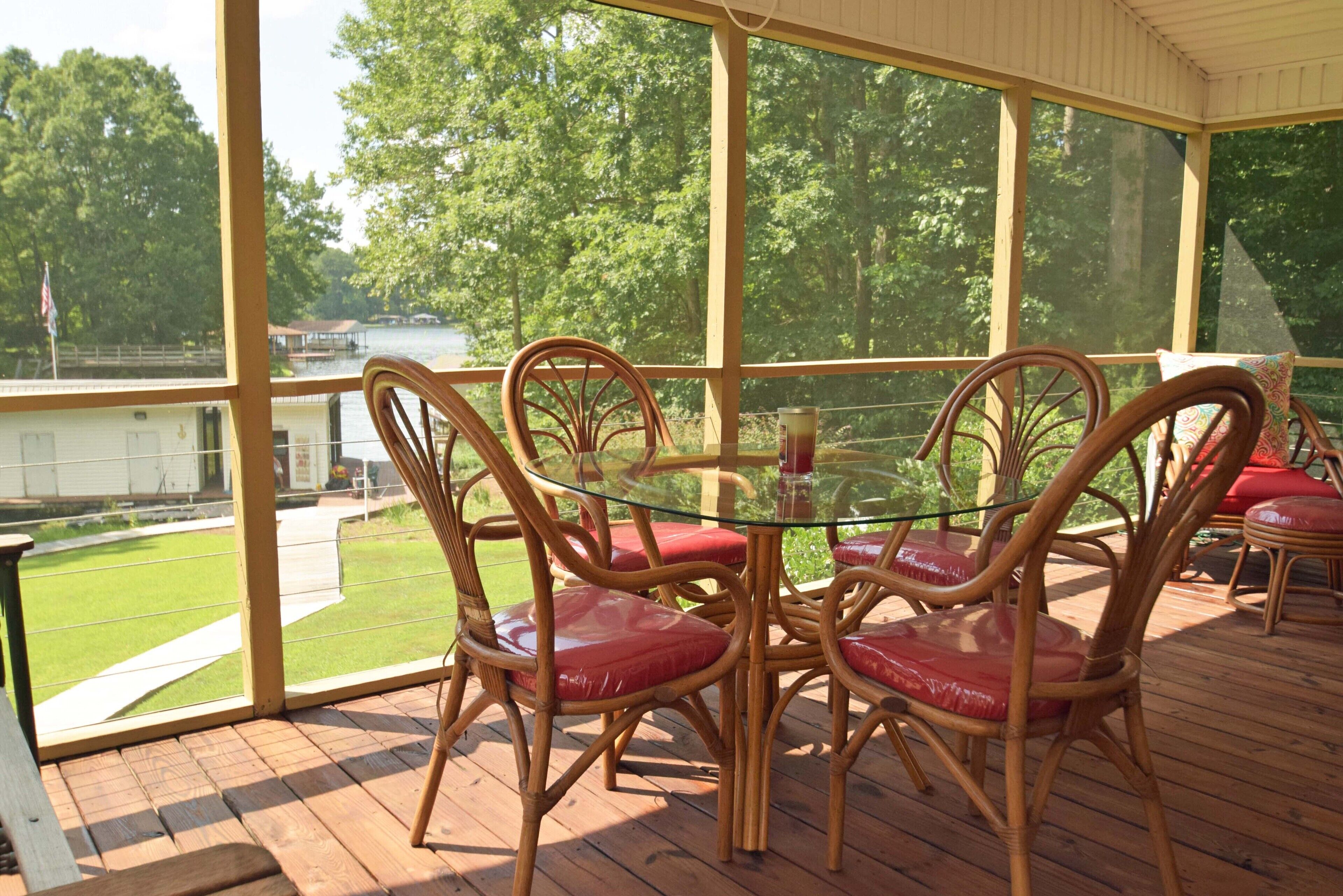 Sit back and relax on the nicely furnished screened porch. 