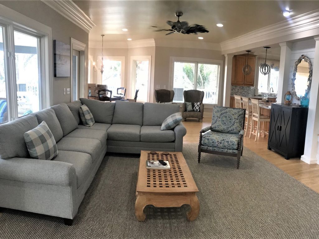 Gorgeous Oceanfront 6 bdrm, 6 ba. home, heated swim spa, elevator, private!