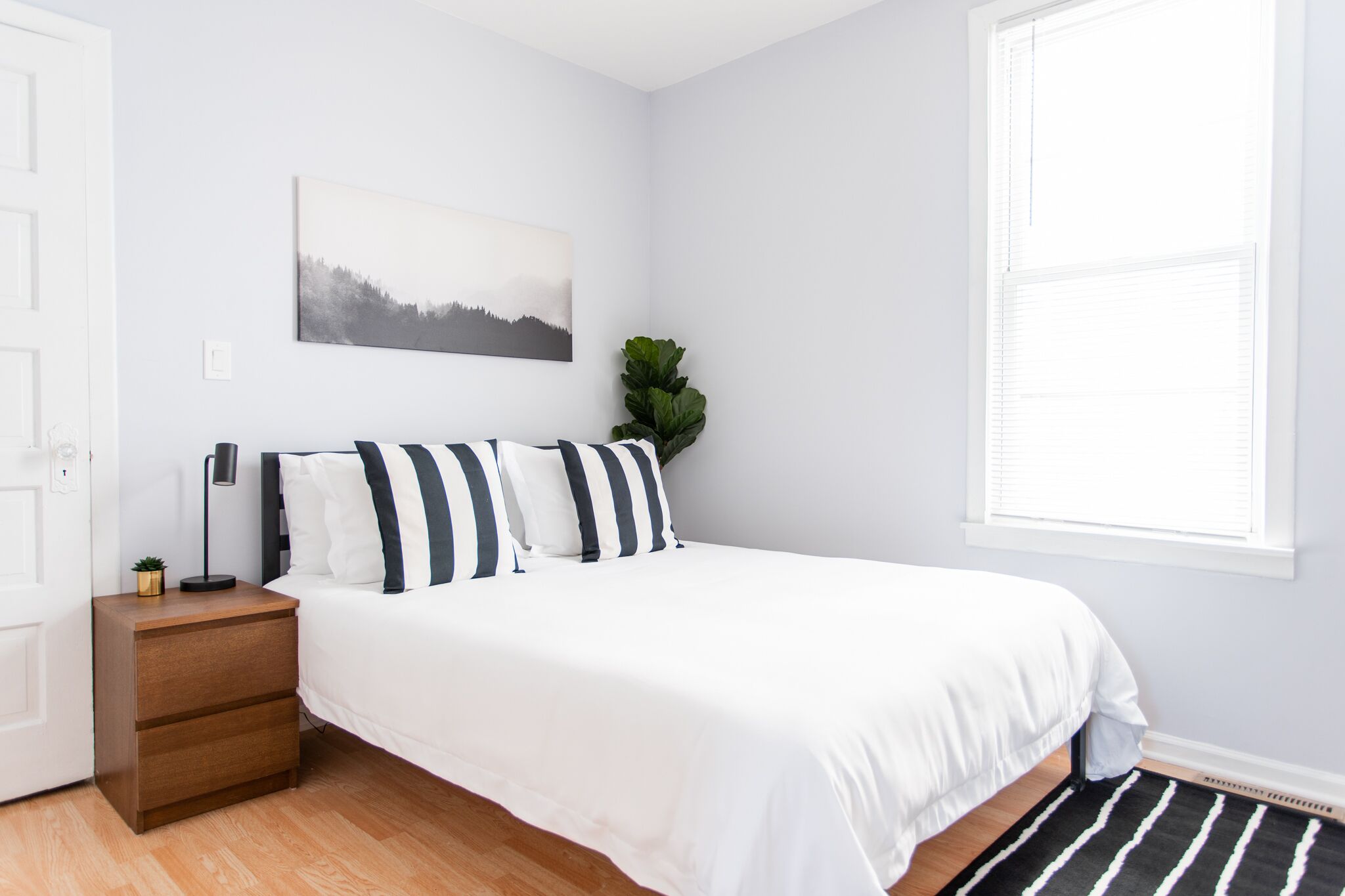 2 bedrooms, desk, iron/ironing board, travel crib