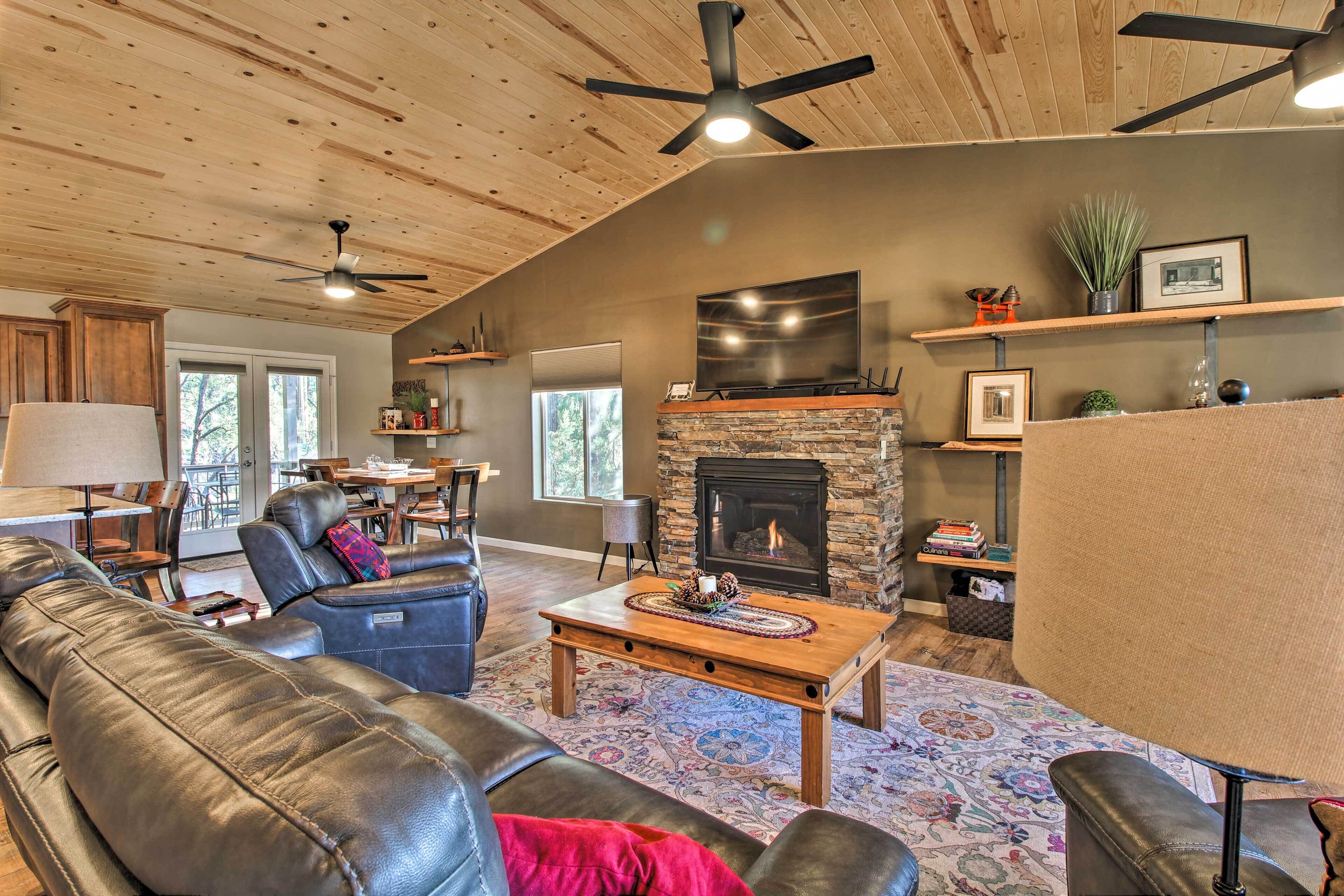 Recently Built Forest Refuge 1 Mi to Rainbow Lake!