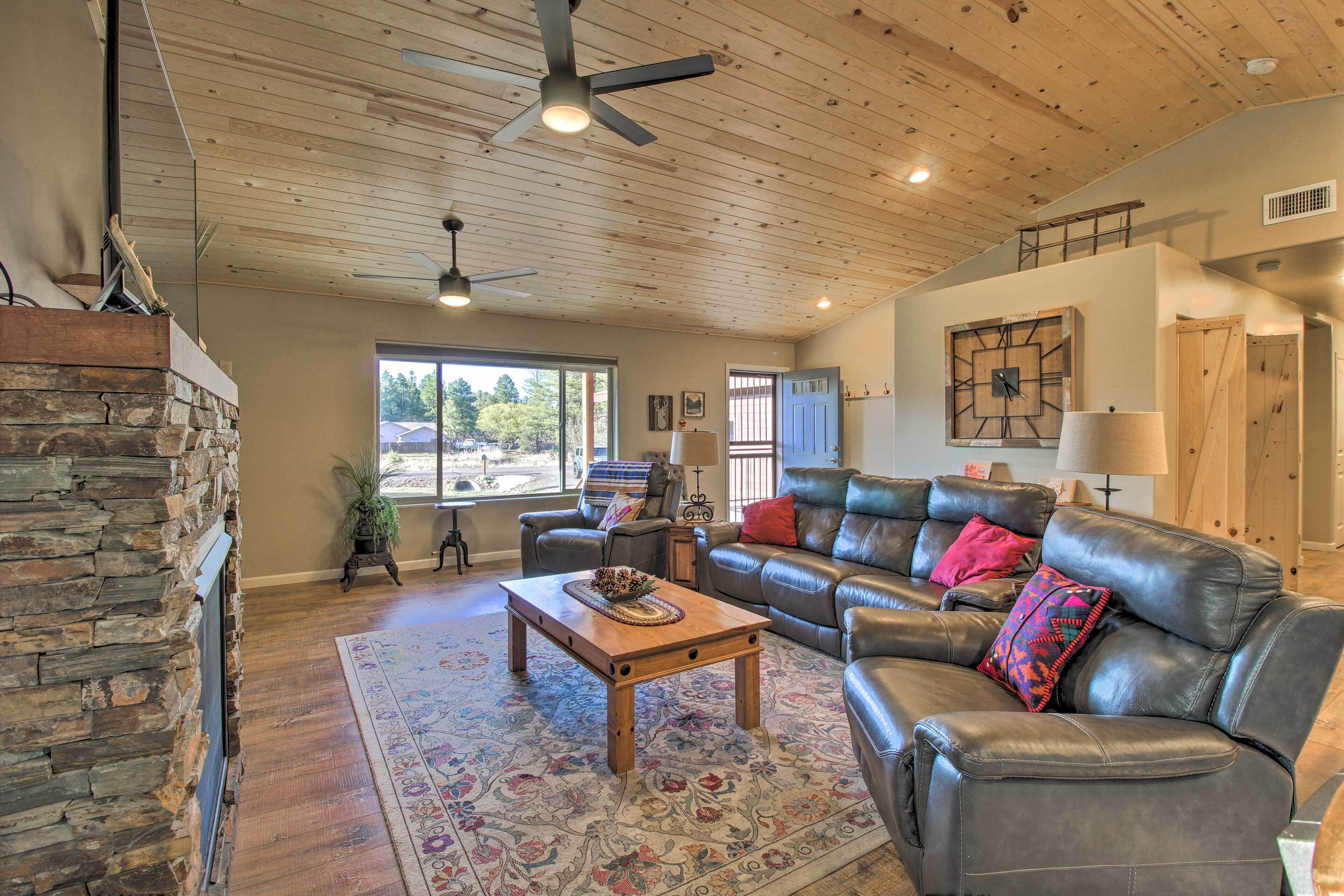 Recently Built Forest Refuge 1 Mi to Rainbow Lake!