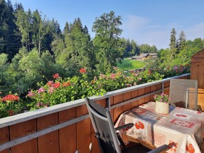 Outdoor dining - Apartment "Boznermüllerhof-Geranie" with Wi-Fi, Balcony and View into Nature (Vöran)