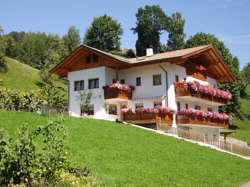 Holiday Apartment "Boznermüllerhof-Sonnenblume" with Balcony and View into Nature