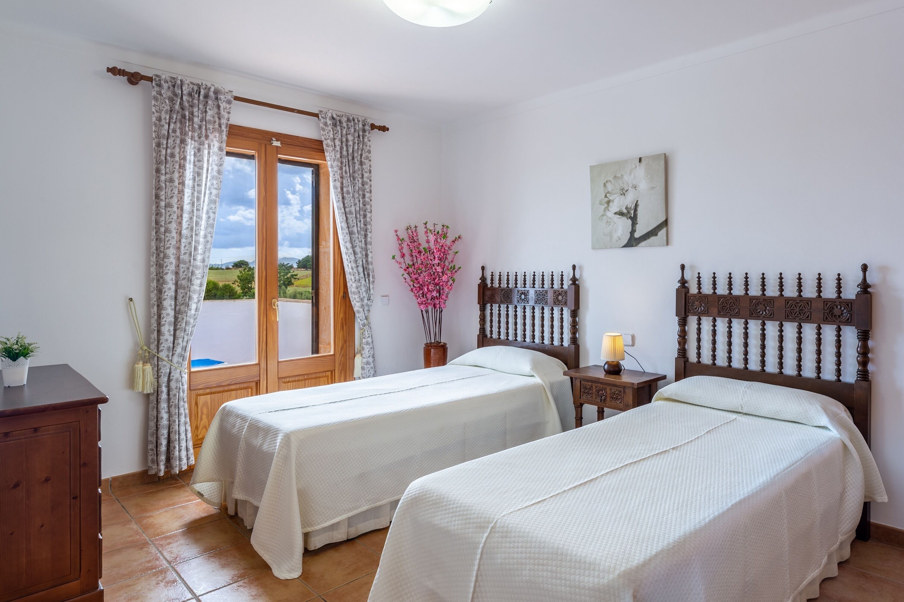 5 slaapkamers, een strijkplank/strijkijzer, wifi, beddengoed