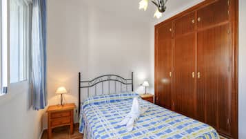 1 dormitorio, tabla de planchar con plancha, wifi gratis y ropa de cama