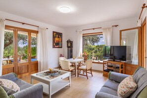 Téléviseur, table de ping-pong