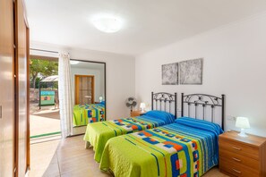 6 bedrooms, iron/ironing board, WiFi, bed sheets