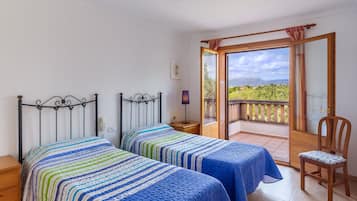 6 slaapkamers, een strijkplank/strijkijzer, wifi, beddengoed