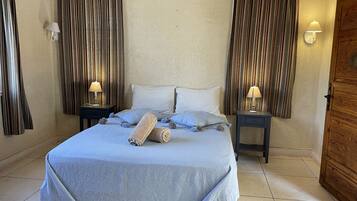 18 chambres, fer et planche Ă  repasser, Wi-Fi gratuit, draps fournis