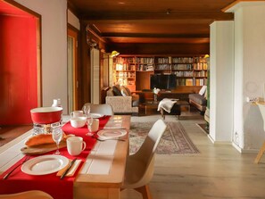 Dining - Stunning private villa for 5 guests with WIFI, TV, terrace, pets allowed and panoramic view (Montreux)