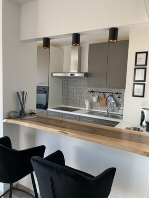 Oven, stovetop, dishwasher, cookware/dishes/utensils - Luxury Travel Station - Pula (Pula)