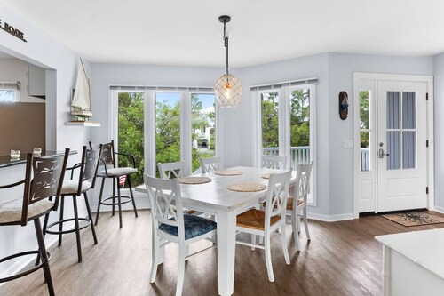 3-Bed Harbor Island Home with Ocean Views, Pool Access, and Wildlife Watching!