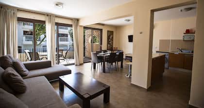 Apte. Anna, Modern 2BDR Ayia Napa Apt. avec piscine commune, prĂšs de la plage