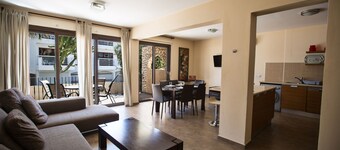 Benägen. Anna, Modern 2BDR Ayia Napa Apt. med gemensam pool, nära stranden