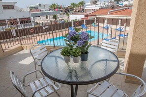 تناول الطعام بالخارج