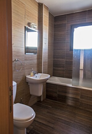 Combined shower/tub, hair dryer, towels, soap - Apt. Lola, Lovely 2BDR Ayia Napa Apt. With Communal Pool, Close to Nissi Avenue (Ayia Napa)