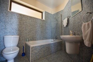 Combined shower/tub, hair dryer, towels, soap