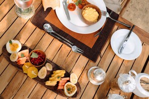 Petit déjeuner composé de spécialités régionales compris tous les jours