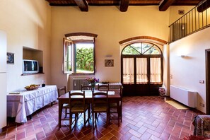 Dining - Beautiful  villa for 6 guests with A/C, WIFI, TV and panoramic view (Cortona)