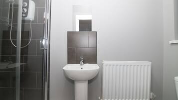 City Double Room | Bilik Mandi | Pancuran mandi, kelengkapan dandanan diri percuma, tuala disediakan