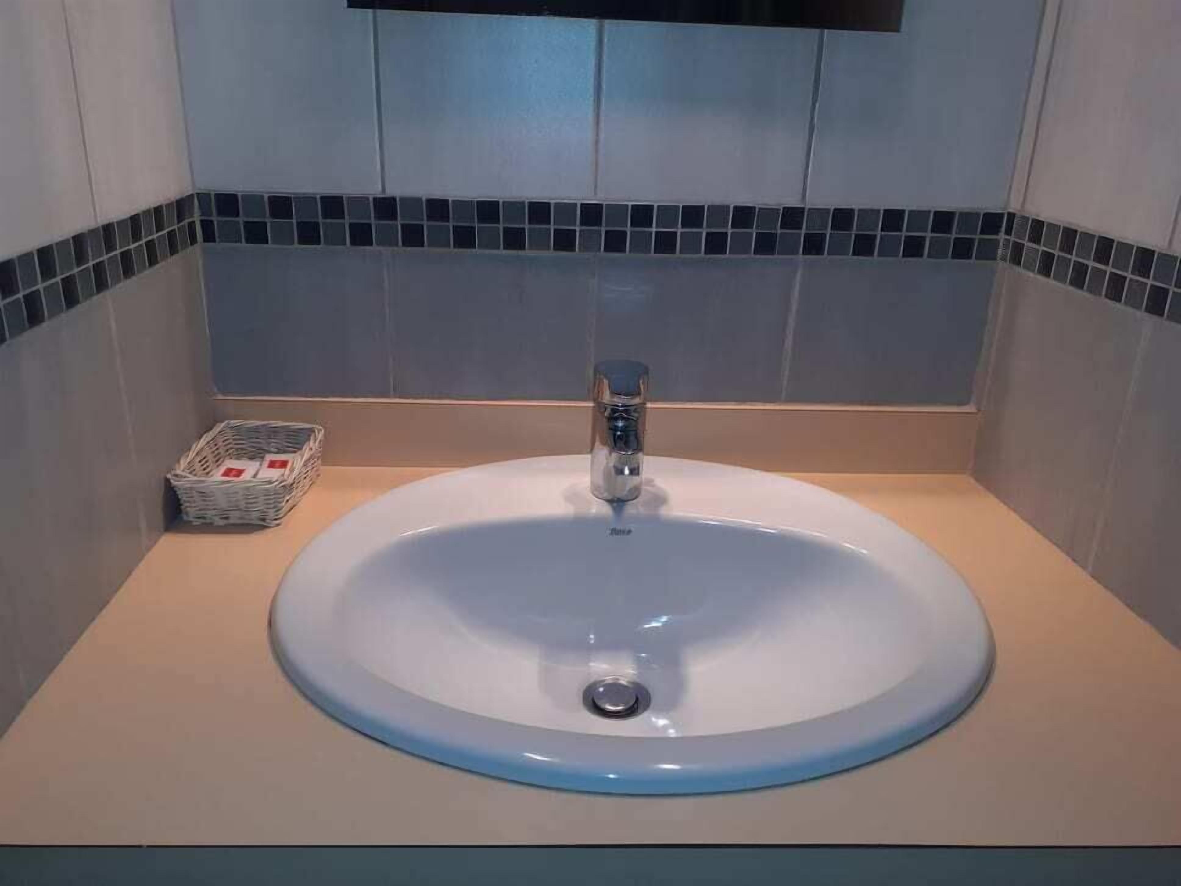 Een bidet, handdoeken, zeep