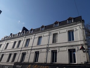 Front of property - hotel le Normand (Bolbec)