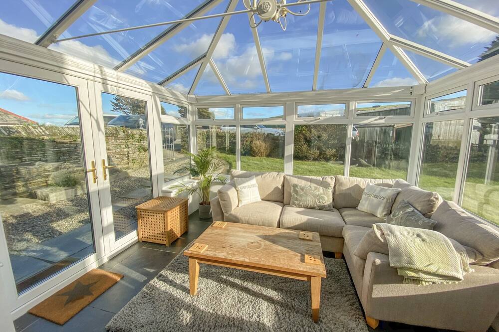 HOME FARM, family friendly, luxury holiday cottage in Boscastle