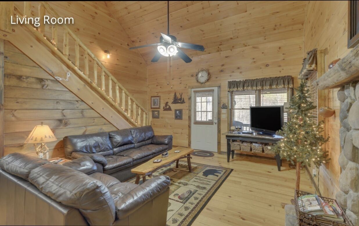 Convenient sanctuary, all paved roads, only 15 minutes to Downtown Blue Ridge. 