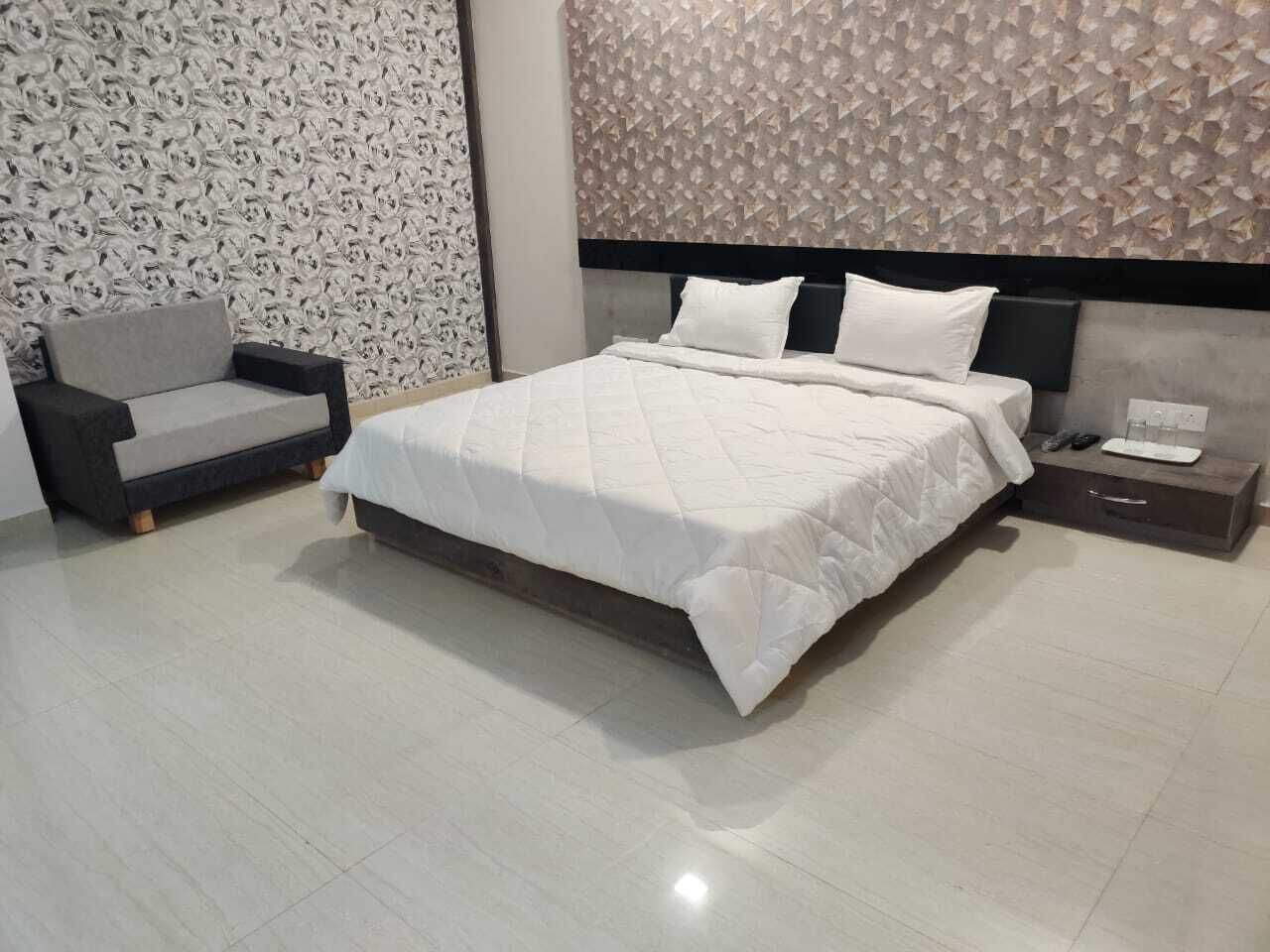 Hotel The Grand Takshak