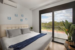 3 chambres, coffres-forts dans les chambres, fer et planche Ă repasser