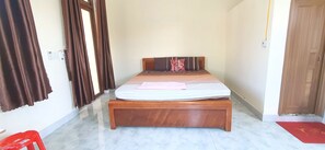 Standard Double Room | Desk, laptop workspace, free WiFi, bed sheets - SPOT ON 1021 Dai Thang Motel (Da Nang)