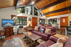 Flat-screen TV, fireplace, DVD player, stereo