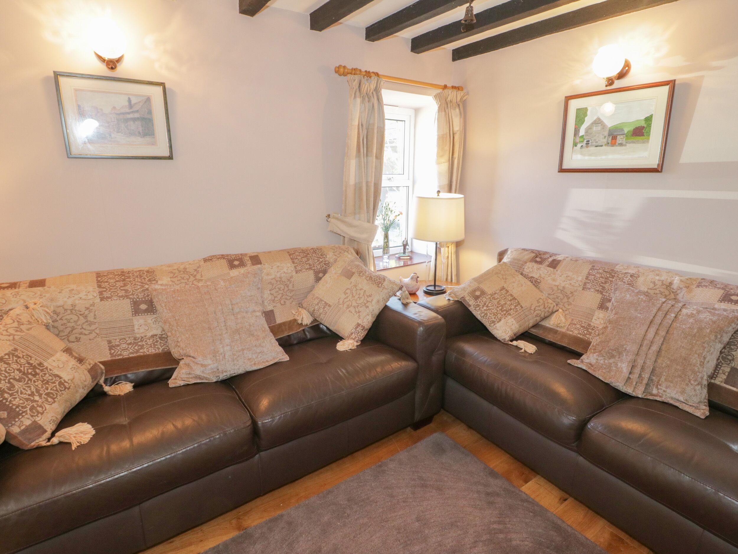 YSGUBOR NEWYDD, family friendly, with a garden in Conwy
