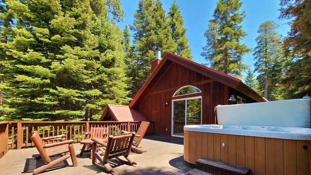 A wooden deck with outdoor seating and a hot tub. - Chalet Lani - HOT TUB - 3 bedroom, 2 bath - Quiet Location! (Homewood)