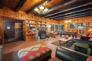 TV, fireplace, DVD player, books