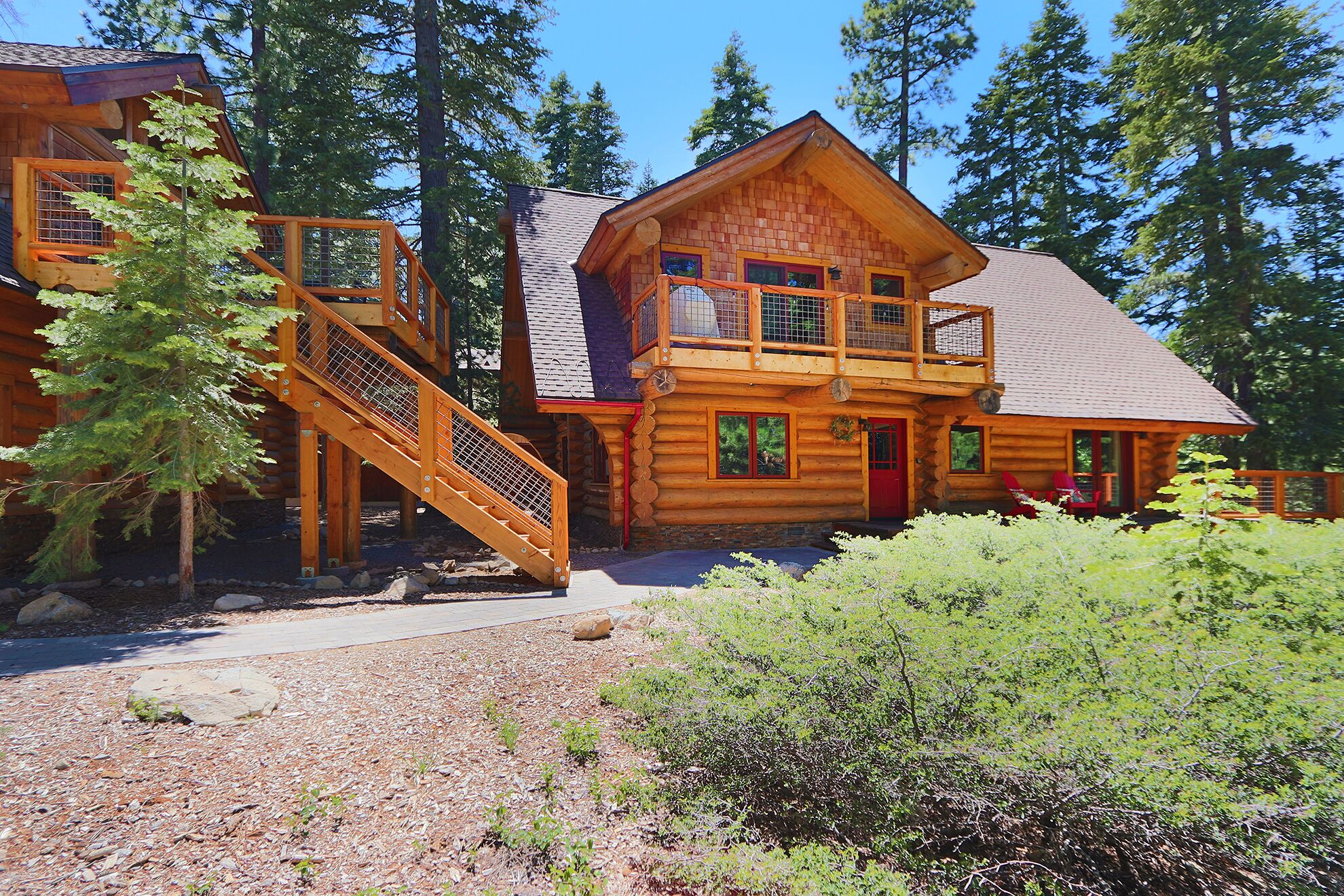 McKinney Creek Cabin - Total of 5 bedrooms & 3 baths - Walk to Chambers