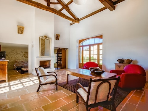 Sauveterre Pool Escape