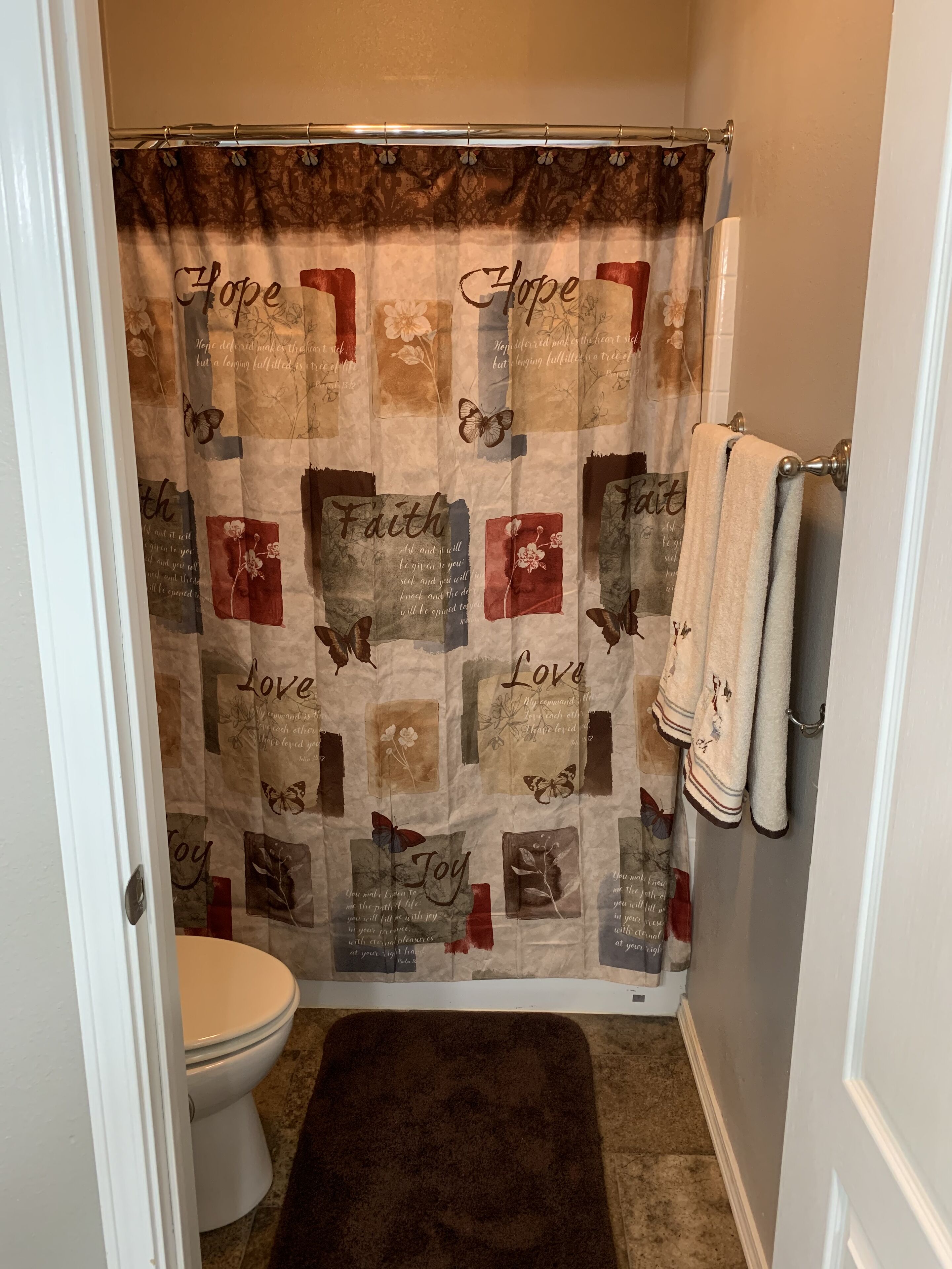 Tub/Shower in the J&J bath. 