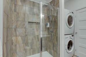Hair dryer, towels - The Kaméléon, The Halo (Québec City)