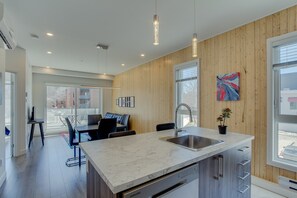 Interior - The Kaméléon, The Halo (Québec City)